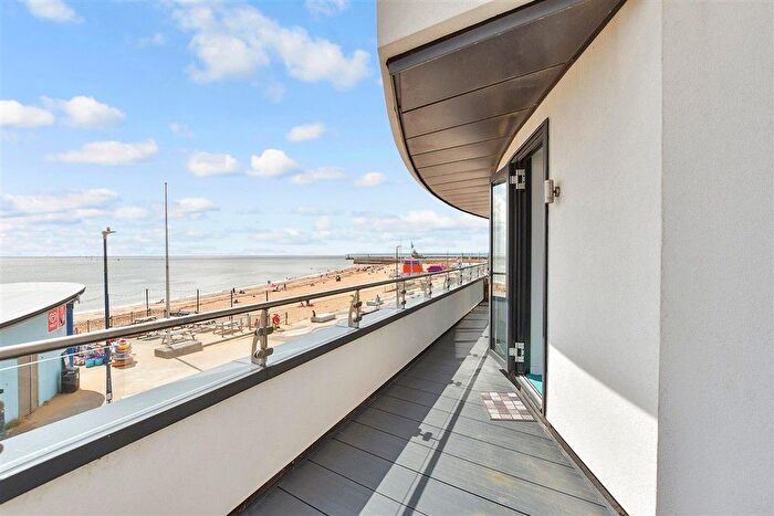 2 Bedroom Flat For Sale In Beach Drive, Ramsgate, Kent, CT11