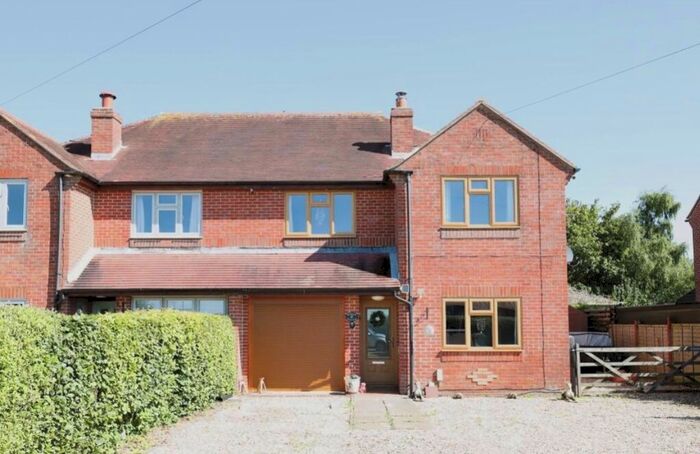 4 Bedroom Semi-Detached House For Sale In Cheshire Cottages, School Hill, Charndon, OX27