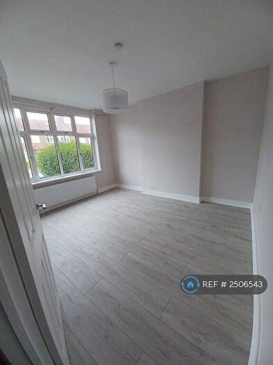 1 Bedroom Maisonette To Rent In Carterhatch Lane, Enfield, EN1