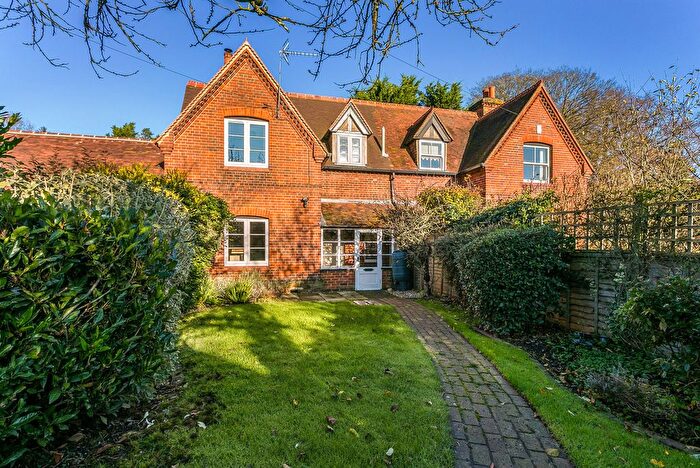 2 Bedroom Cottage For Sale In Bath Road, Littlewick Green, SL6