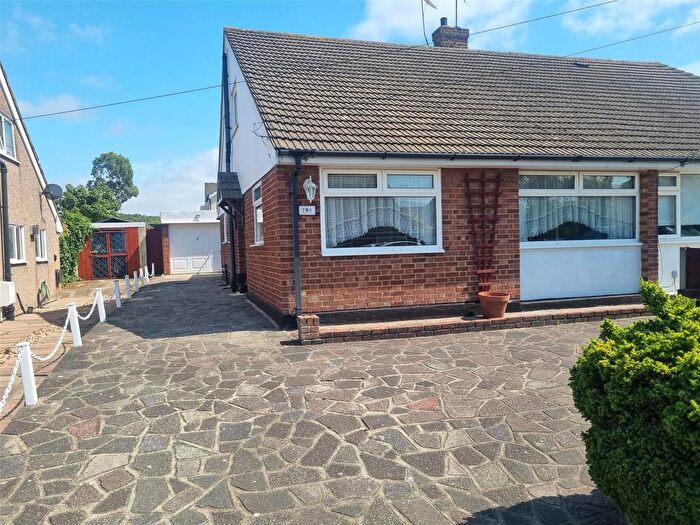 2 Bedroom Bungalow For Sale In Exmouth Drive, Rayleigh, Essex, SS6