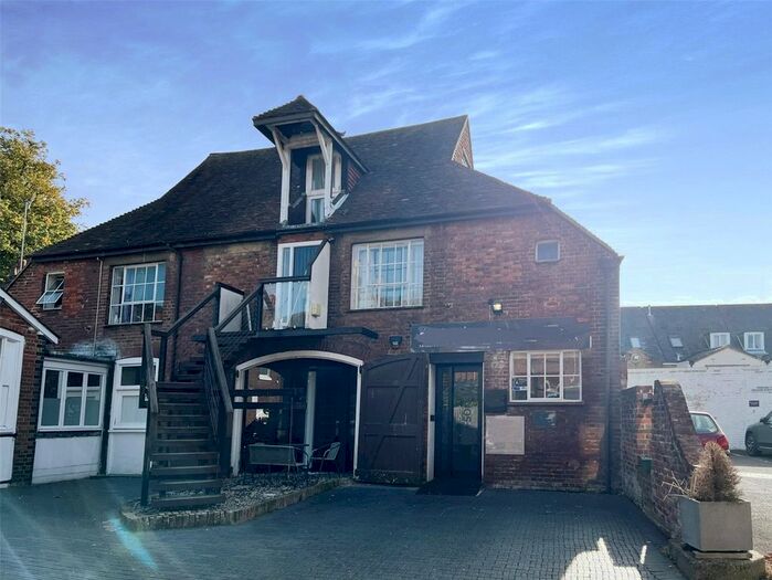 1 Bedroom Flat To Rent In Castle Street, Canterbury, Kent, CT1