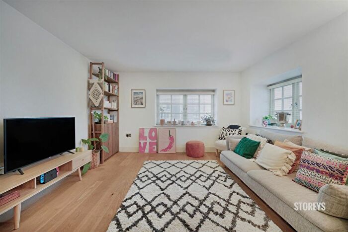 2 Bedroom Flat To Rent In Kingsland Road, Shoreditch, London, E2