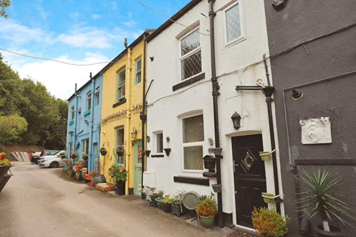 2 Bedroom Cottage For Sale In Broad Oak Terrace, Bury, BL9