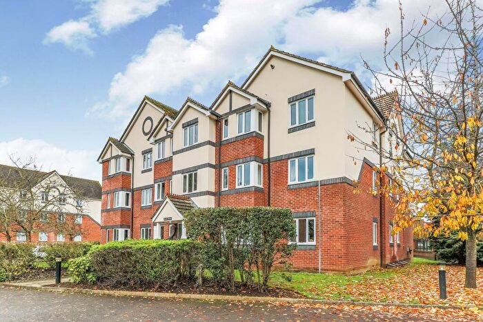 1 Bedroom Flat To Rent In Roydon Court, Mayfield Road, Hersham, KT12