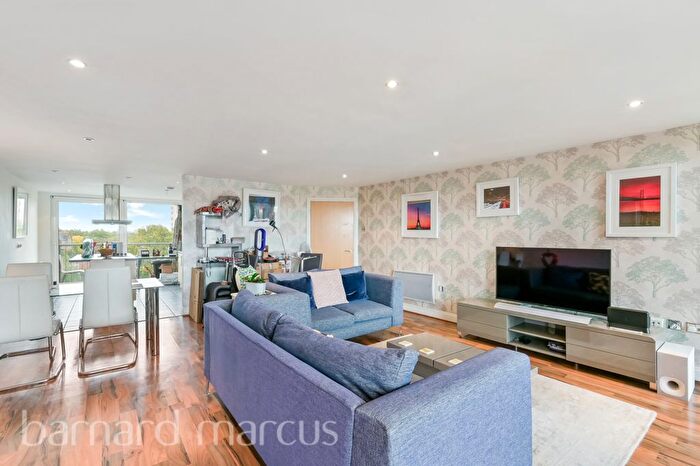 3 Bedroom Flat To Rent In Holland Gardens, Brentford, TW8