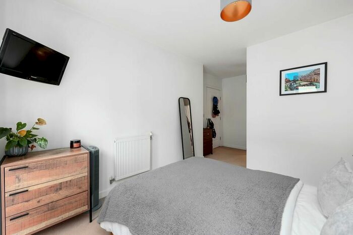 2 Bedroom Flat For Sale In Harford Street, London, E1