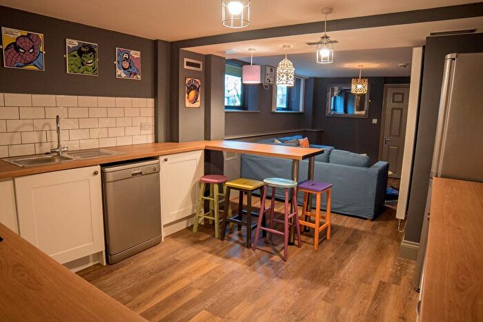 1 Bedroom Flat To Rent In Shire Oak Road, Headingley, Leeds, LS6