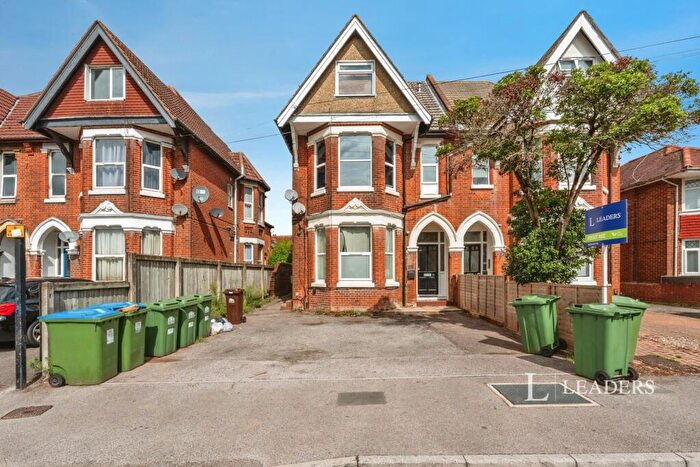 Flat To Rent In Howard Road, Southampton, Hampshire, SO15