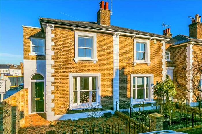 3 Bedroom House To Rent In Shaftesbury Road, Richmond, Surrey, Uk, TW9