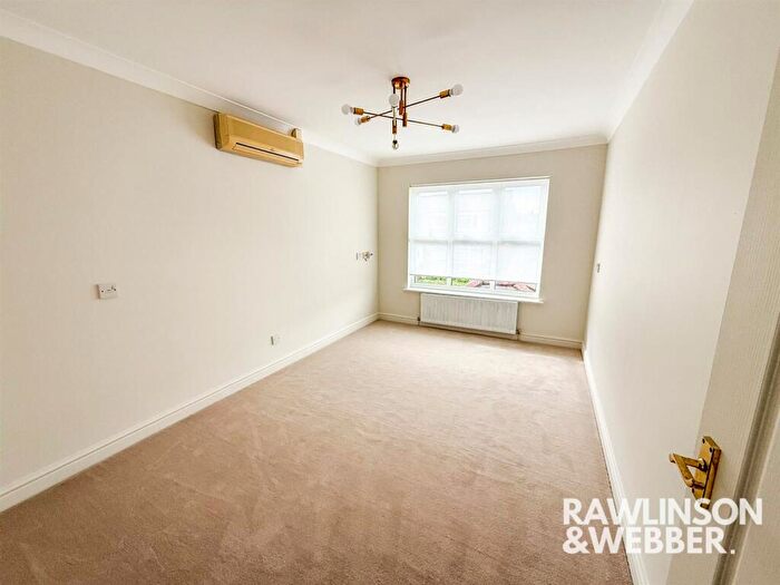 1 Bedroom Apartment To Rent In Aragon Court, Pemberton Road, East Molesey, KT8