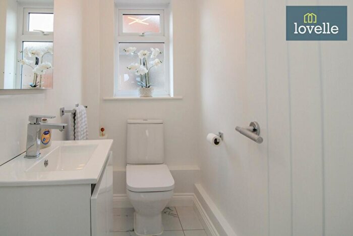 4 Bedroom Detached House For Sale In St Nicholas Drive, Wybers, Grimsby, DN37