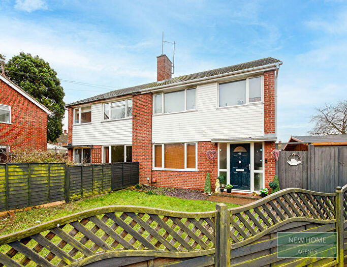 3 Bedroom Semi Detached House For Sale In Churchill Grove, Tewkesbury, GL20