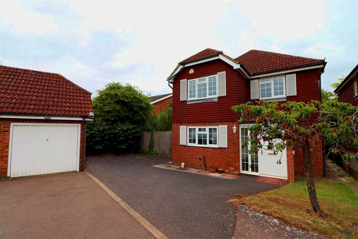 4 Bedroom Detached House To Rent In Badgers Close, Borehamwood, WD6