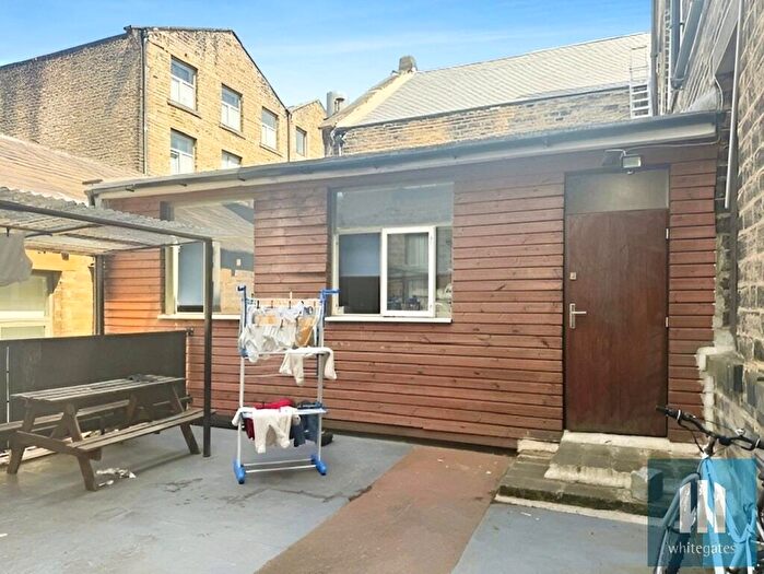 2 Bedroom Apartment To Rent In Fitzwilliam Street, Huddersfield, HD1