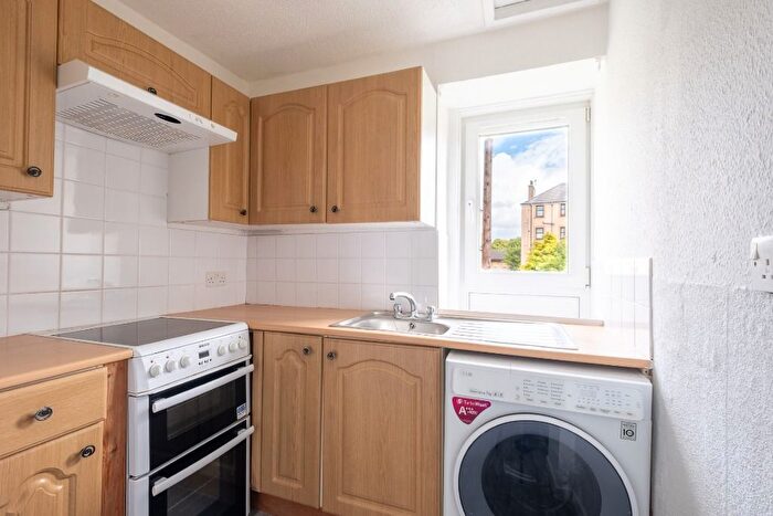1 Bedroom Flat To Rent In Dens Road, Hilltown, Dundee, DD3