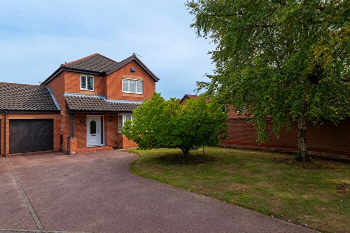 3 Bedroom Link Detached House For Sale In The Lawn, Fakenham, Norfolk, NR21