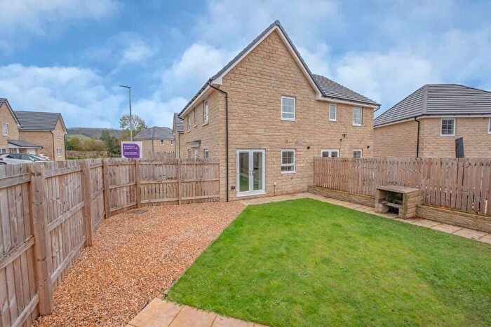 3 Bedroom Semi Detached House For Sale In Brunel Drive, Silsden, BD20