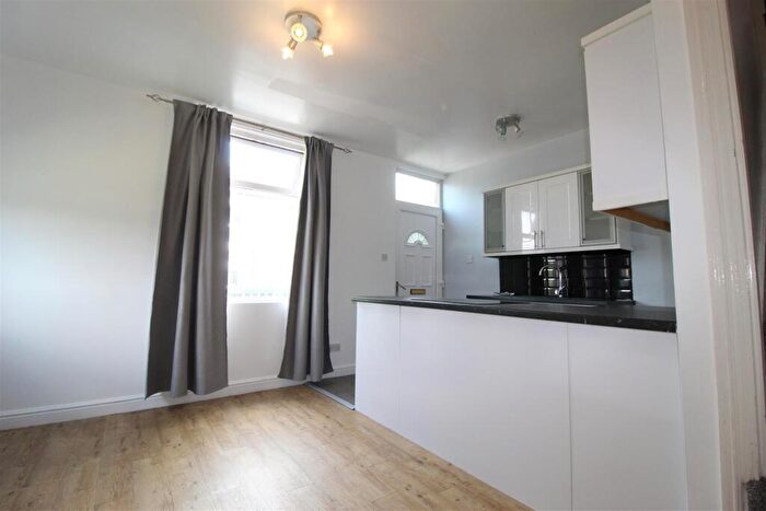 2 Bedroom End Of Terrace House To Rent In Woodville Crescent, Horsforth, Leeds, LS18