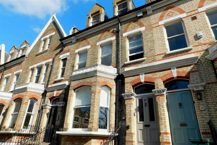 1 Bedroom Flat To Rent In Maple Road, Surbiton, KT6