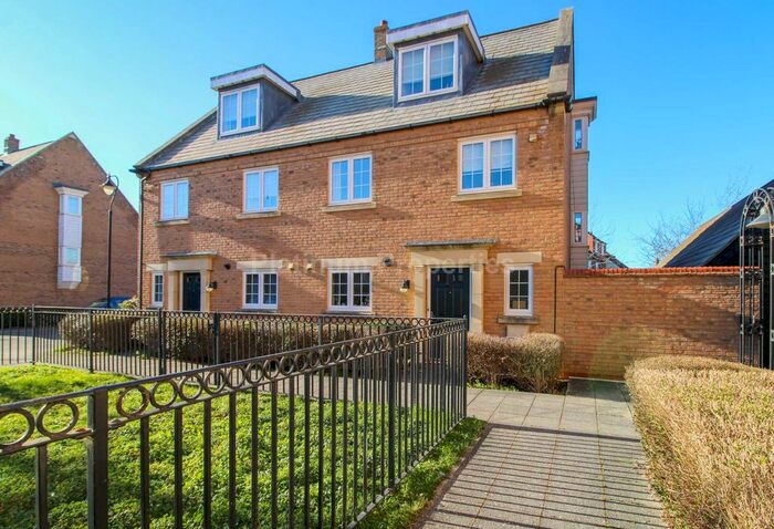 4 Bedroom Semi-Detached House To Rent In Highfield Drive, Littleport, CB6
