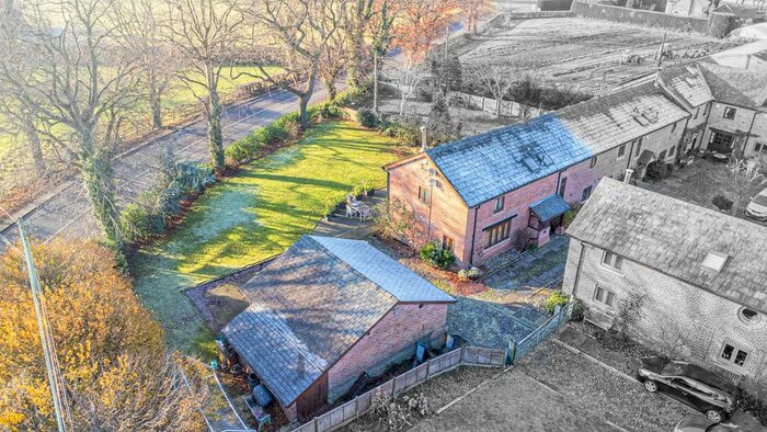 4 Bedroom Barn Conversion For Sale In Runcorn Road, Higher Walton, Warrington, WA4