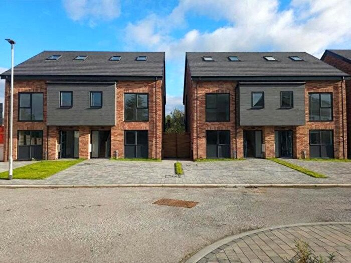 4 Bedroom Semi Detached House For Sale In Albion Hall Place, Kearsley, Bolton, BL4