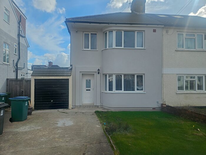 1 Bedroom Semi Detached House To Rent In Tudor Walk, Watford, WD24