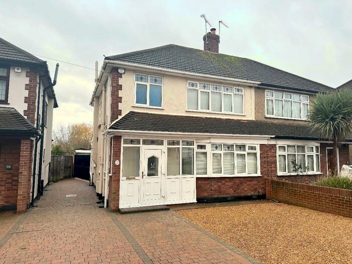 3 Bedroom Semi-Detached House To Rent In Squirrels Heath Road, Romford, RM3
