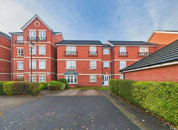2 Bedroom Flat For Sale In St. Peters Close, Bromsgrove, B61