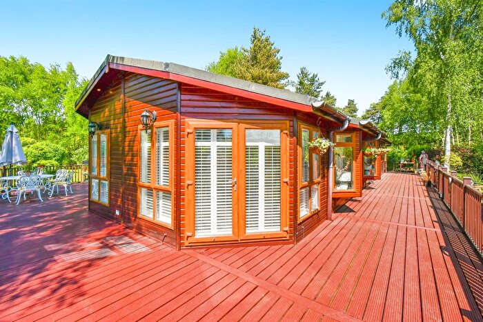 2 Bedroom Mobile/park Home For Sale In Riccall Road, Escrick, York, YO19