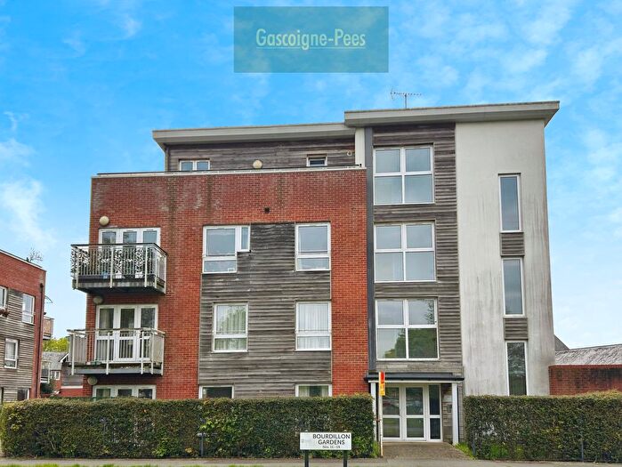 2 Bedroom Property To Rent In Bourdillon Gardens, Hampshire, RG24