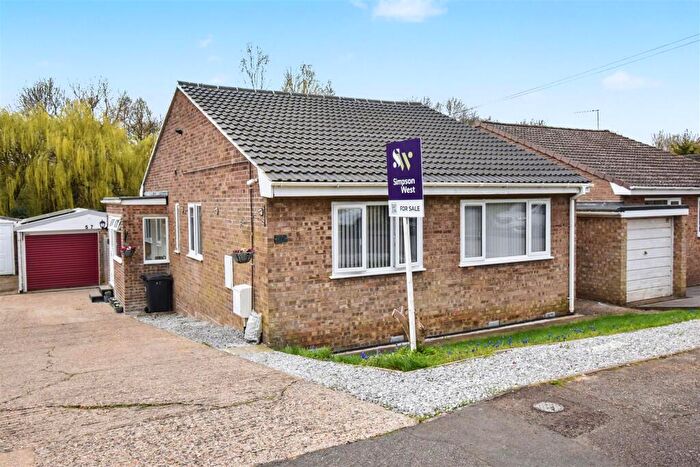 3 Bedroom Detached Bungalow For Sale In Hillside Crescent, Weldon, NN17