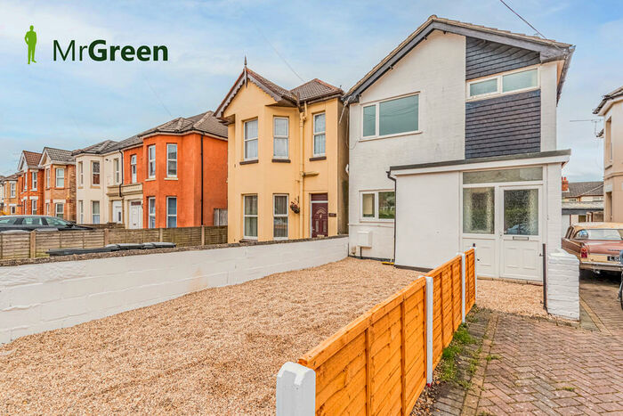 3 Bedroom Detached House To Rent In Malmesbury Park Road, Bournemouth, BH8