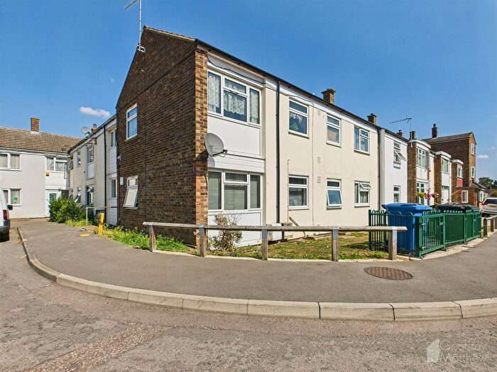 2 Bedroom Flat For Sale In Hornbeams, Harlow, CM20