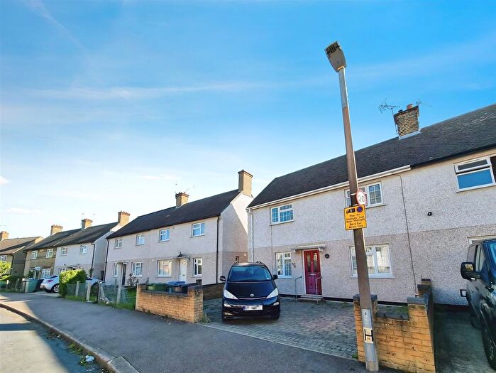 3 Bedroom Semi-Detached House For Sale In Elm Grove, Watford, WD24