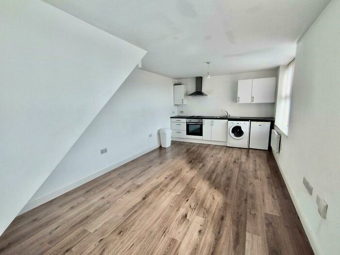 2 Bedroom Apartment To Rent In Whingate Mill, LS12