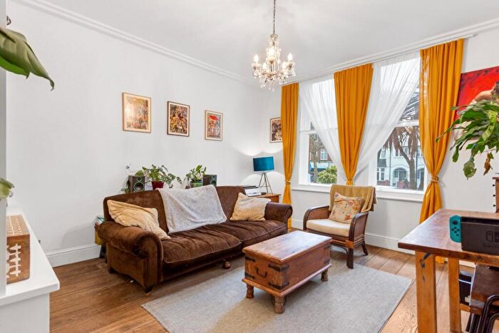 2 Bedroom Apartment For Sale In Finchley Road, Hampstead, London, NW3