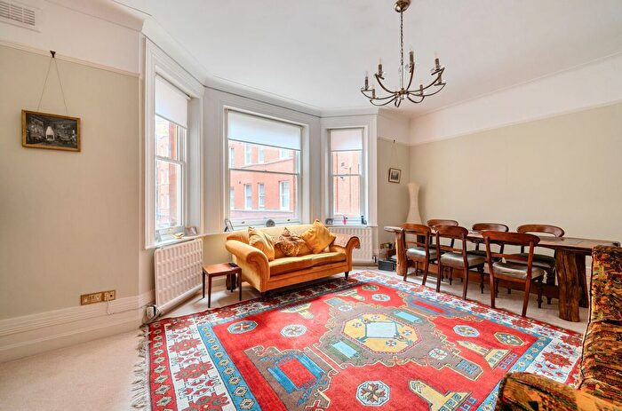 2 Bedroom Flat For Sale In Buckingham Gate, London, SW1E