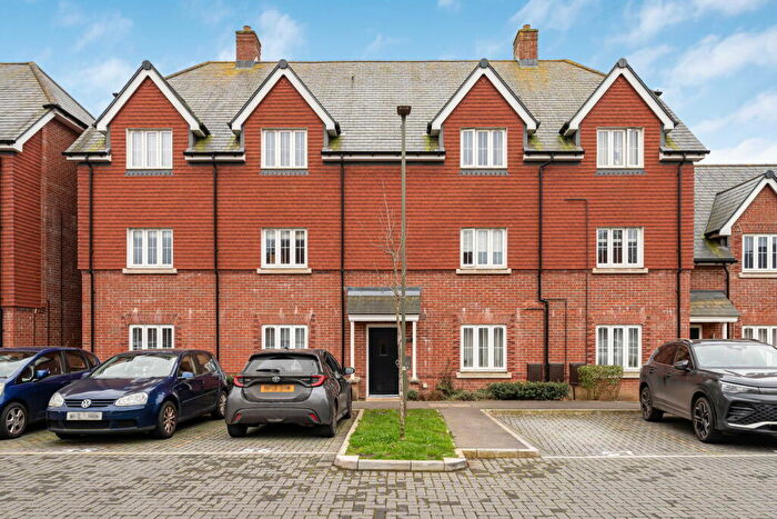 2 Bedroom Apartment For Sale In New Bridge Road, Cranleigh, GU6