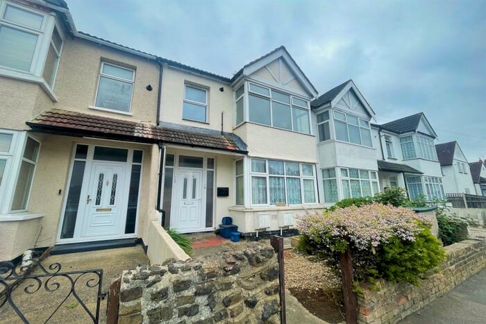 1 Bedroom Flat To Rent In Central Avenue, Essex, SS2