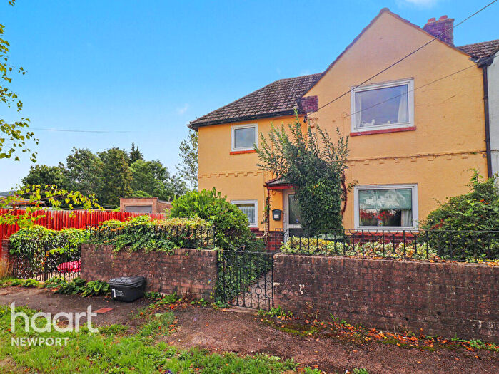 3 Bedroom Semi-Detached House For Sale In Rolls Avenue, Monmouth, NP25