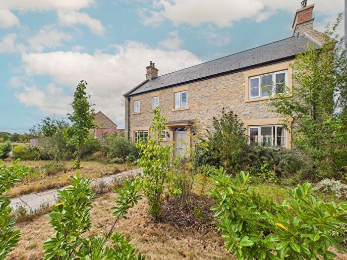 4 Bedroom Detached House For Sale In Lakeview Road, Somerton, TA11