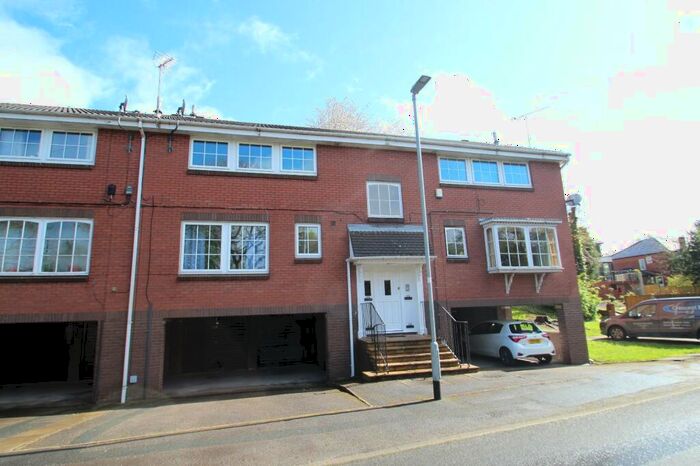 2 Bedroom Flat To Rent In Gledhow Valley Road, Moortown, Leeds, West Yorkshire, LS17
