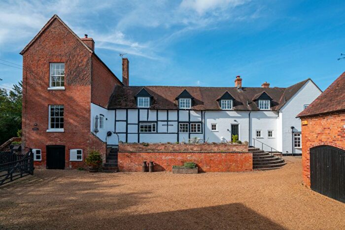 5 Bedroom Detached House For Sale In Alcester, Worcestershire, B49