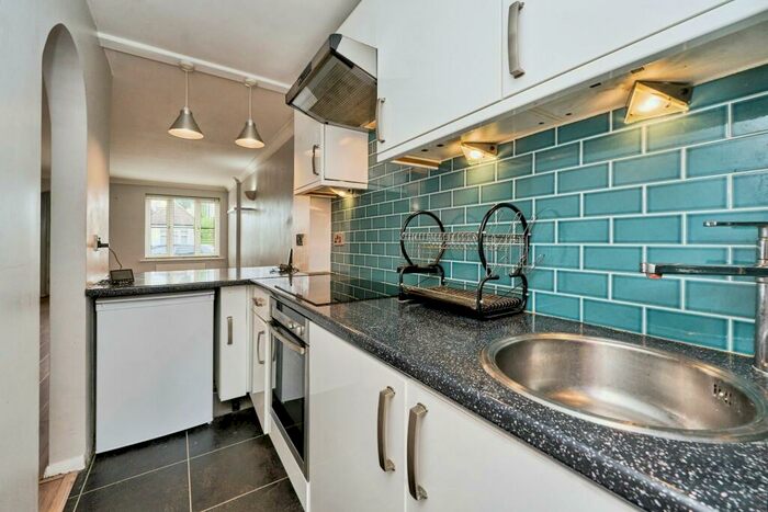 1 Bedroom Property To Rent In Byfleet, KT14