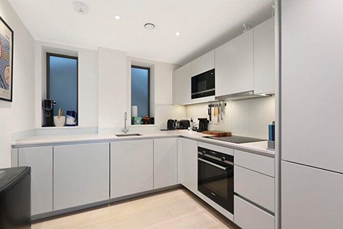 1 Bedroom Flat For Sale In Wyndham Road, London, SE5