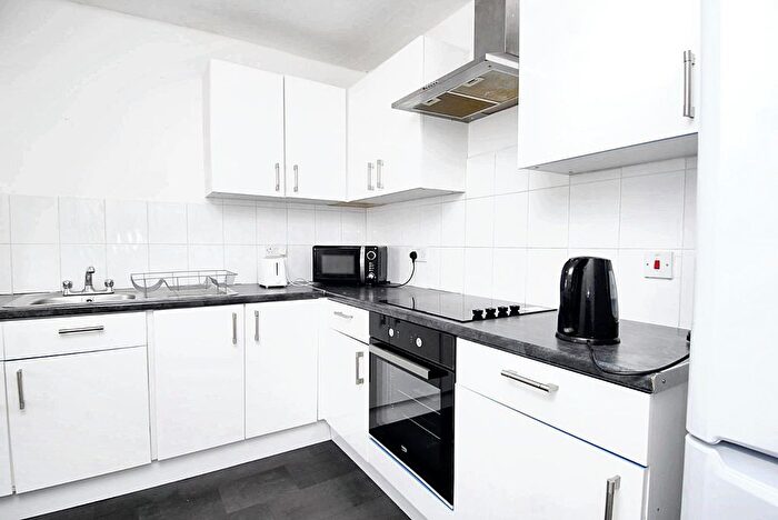 3 Bedroom Flat To Rent In Lockyer Road, Flat, Plymouth, PL3