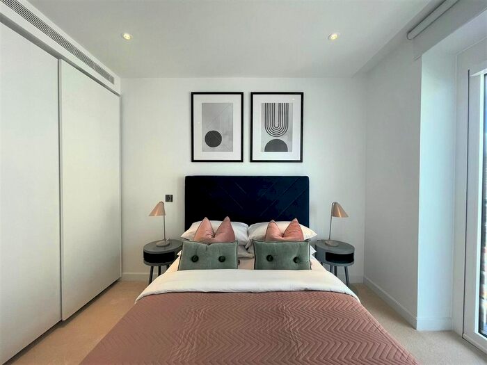 2 Bedroom Flat To Rent In Fountain Park Way, London, W12