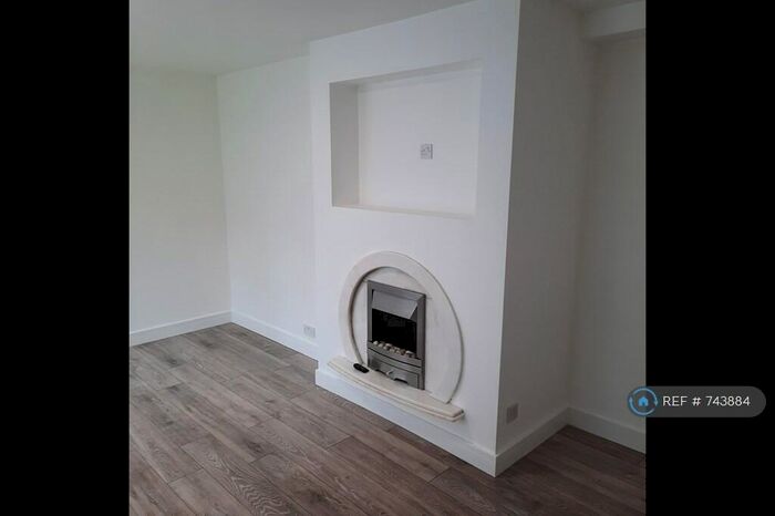 3 Bedroom Flat To Rent In Montrose Crescent, Hamilton, ML3